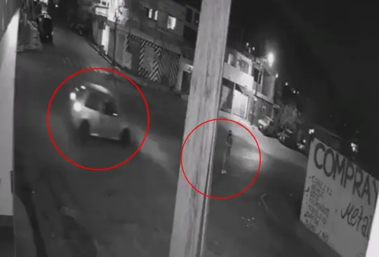 Captan en NL el momento en que una joven logra escapar de dos secuestradores | VIDEO Captan en NL el momento en que una joven logra escapar de dos secuestradores | VIDEO
