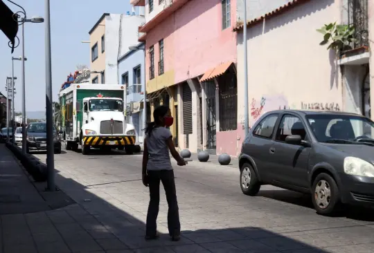 Un grupo de señoras renta a los niños para que lucren con ellos Un grupo de señoras renta a los niños para que lucren con ellos