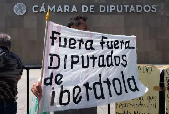 Protestas contra la reforma eléctrica en el Palacio de San Lázaro. Protestas contra la reforma eléctrica en el Palacio de San Lázaro.
