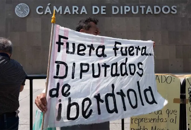 Protestas contra la reforma eléctrica en el Palacio de San Lázaro. Protestas contra la reforma eléctrica en el Palacio de San Lázaro.