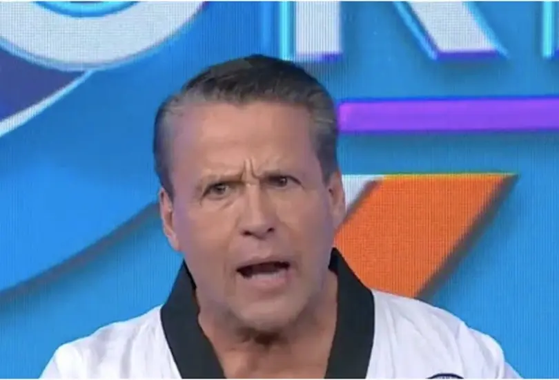 El excandidato mostr&oacute; como desarmar a una persona