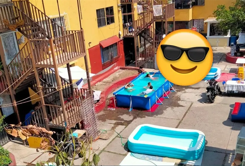 Vecinos ponen albercas en el patio