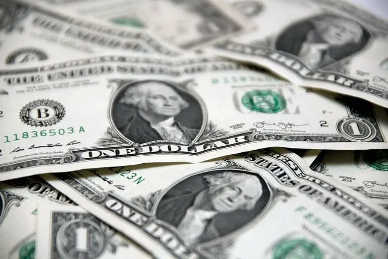 El peso se mantiene estable frente al dólar. Foto: especial.