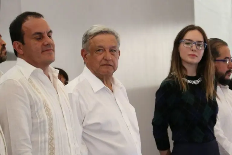 AMLO junto al gobernador Cuauhtémoc Blanco y la cantante Belinda en una visita a Morelos. Foto: Cuartoscuro.