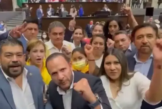 Supuestos trabajadores del PRD denunciaron una mochada de efectivo para que los legisladores votaran en contra de la reforma eléctrica Supuestos trabajadores del PRD denunciaron una mochada de efectivo para que los legisladores votaran en contra de la reforma eléctrica