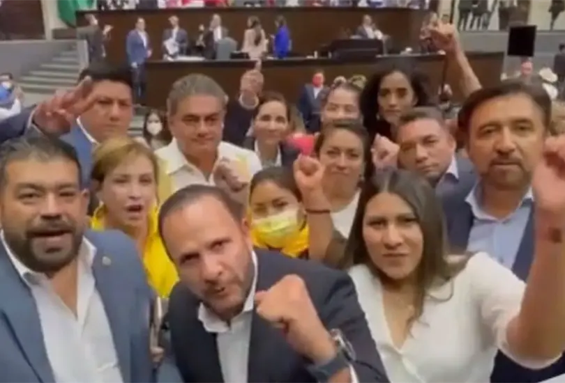 Supuestos trabajadores del PRD denunciaron una mochada de efectivo para que los legisladores votaran en contra de la reforma el&eacute;ctrica