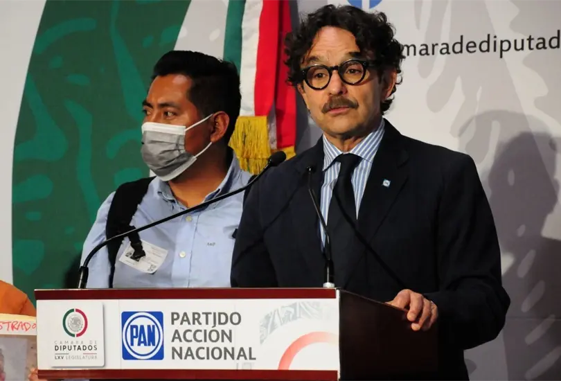 Gabriel Quadri se disculpa por comentarios homof&oacute;bicos contra mujeres trans