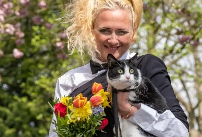 Deborah Hodge y su gata India 