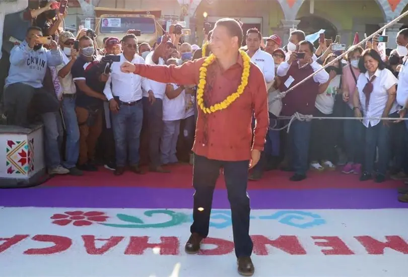 Julio Menchaca estuvo de gira en Ixmiquilpan. 