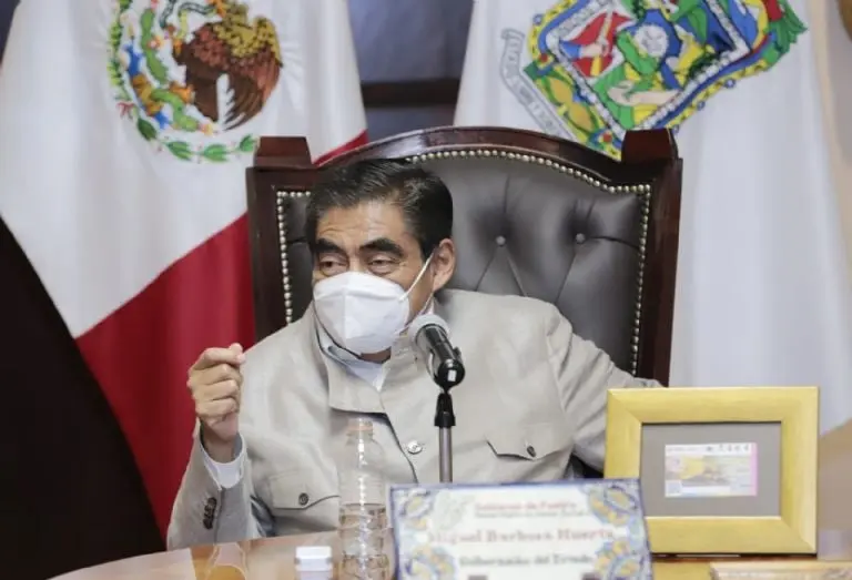 Miguel Barbosa, gobernador de Puebla, anunció una nueva fecha límite para el pago del control vehicular. Foto: Twitter ((Gob_Puebla).