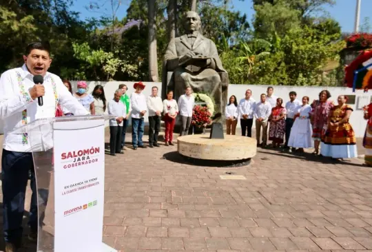 Salomón Jara llevó una ofrenda floral al ´Benemérito de las Américas´. Salomón Jara llevó una ofrenda floral al ´Benemérito de las Américas´.
