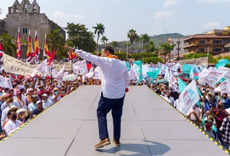Julio Menchaca arrancó su carrera por la gubernatura de Hidalgo en Huejutla. Julio Menchaca arrancó su carrera por la gubernatura de Hidalgo en Huejutla.