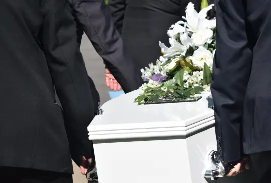 La mujer identificada como Rosa Isabel Céspedes, de 36 años, fue declarada muerta el 25 de abril luego de un aparatoso accidente, sin embargo, despertó y comenzó a golpear el ataúd en el que se encontraba La mujer identificada como Rosa Isabel Céspedes, de 36 años, fue declarada muerta el 25 de abril luego de un aparatoso accidente, sin embargo, despertó y comenzó a golpear el ataúd en el que se encontraba