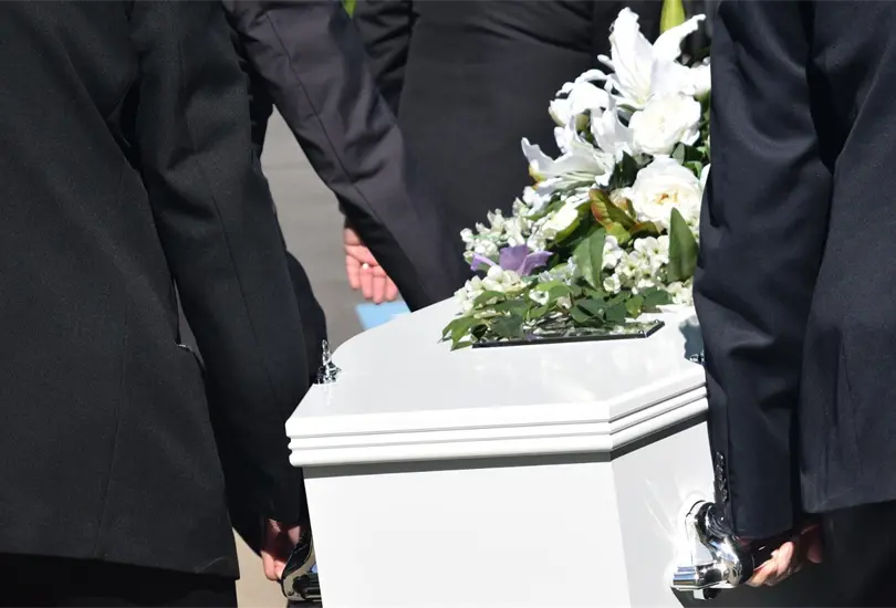 La mujer identificada como Rosa Isabel C&eacute;spedes, de 36 a&ntilde;os, fue declarada muerta el 25 de abril luego de un aparatoso accidente, sin embargo, despert&oacute; y comenz&oacute; a golpear el ata&uacute;d en el que se encontraba