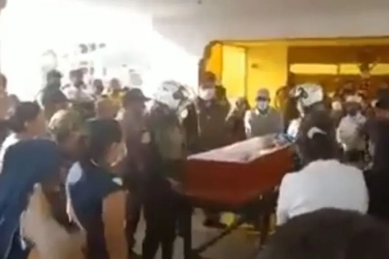 La mujer abrió los ojos antes de ser enterrada - Captura de pantalla