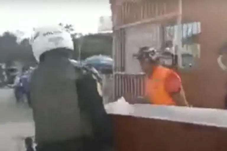 La mujer fue trasladada a un hospital - Captura de pantalla