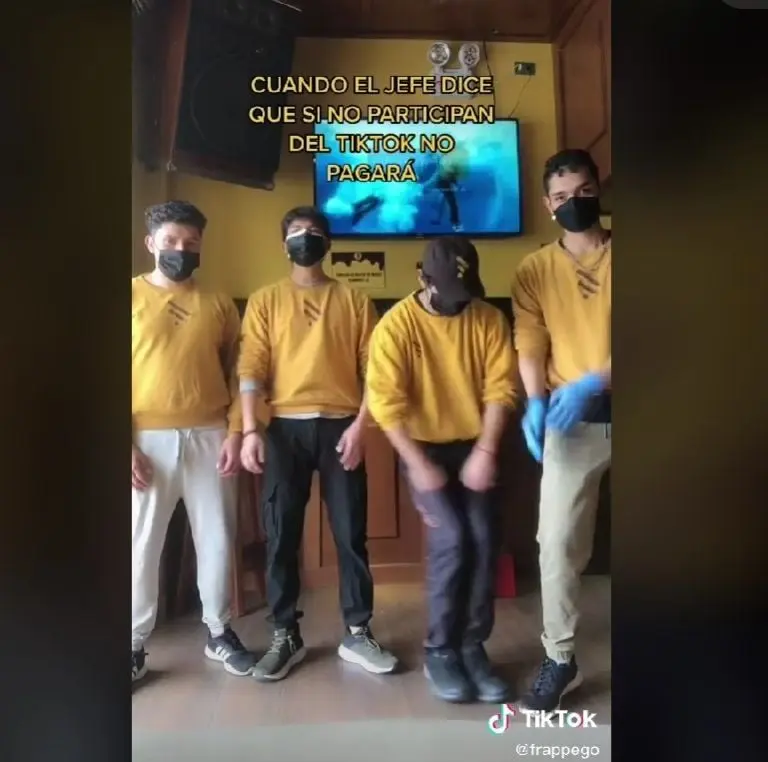 Empleados bailan para que les paguen (TikTok @frappego)