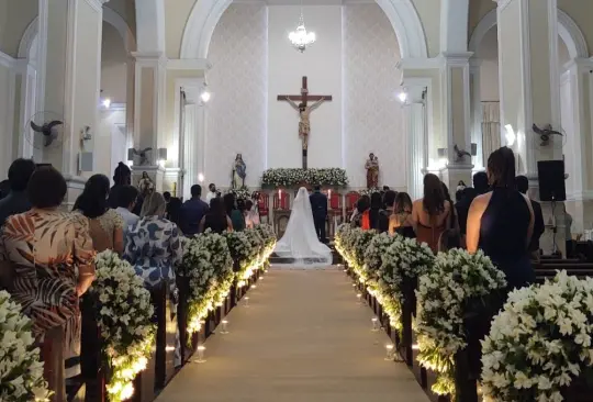 Novia cobra mil 500 pesos a los invitados de su boda para poder pagar el banquete