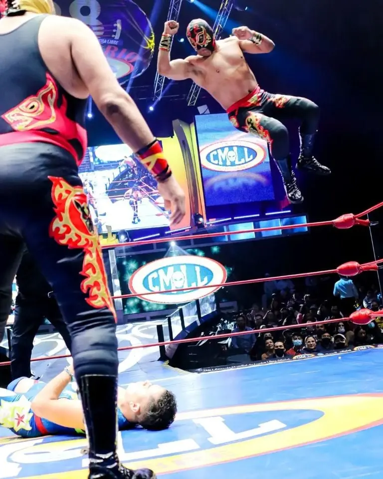Raziel en una función de lucha libre. Foto: Instagram (raziel_cmll).