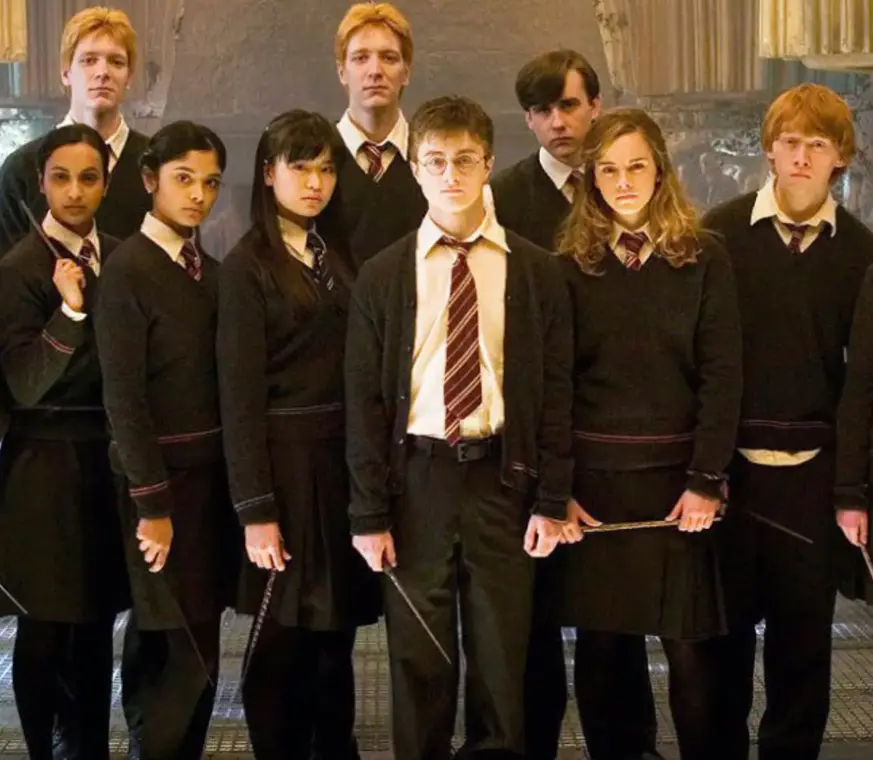 Sin embargo, algunos consideran que existe una maldición alrededor de la reconocida franquicia por el número de actores que han perdido la vida luego de participar en los filmes.