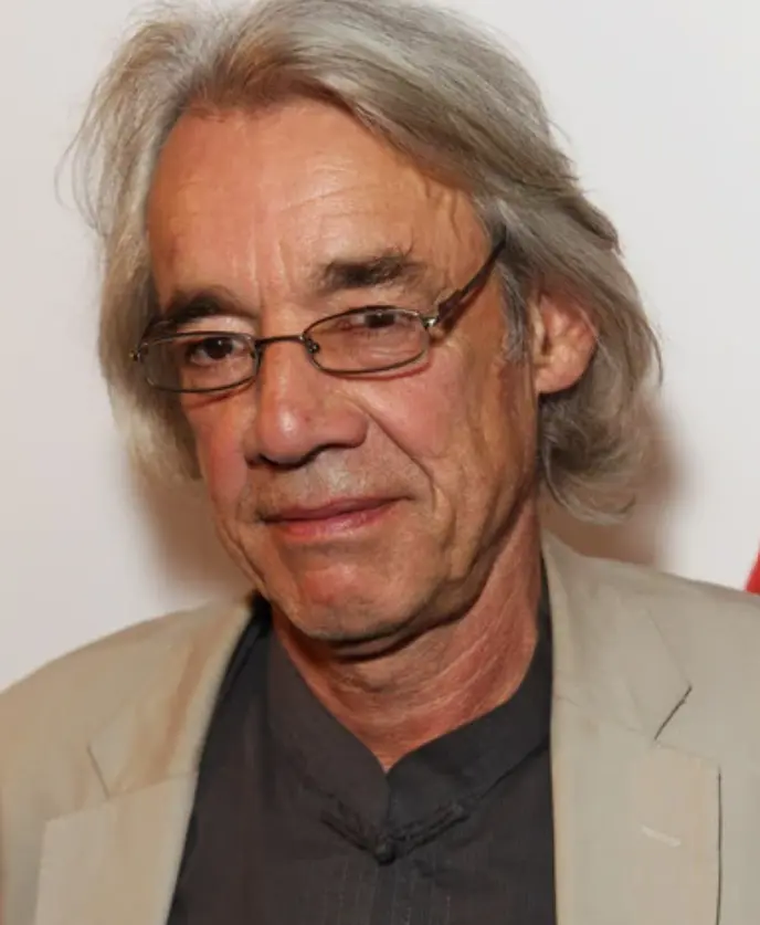 Interpretó a Barty Crouch Sr., el fiel sirviente de Voldemort 