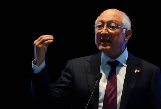 Ken Salazar dijo que EU respeta la soberanía de México y sus procesos democráticos. Ken Salazar dijo que EU respeta la soberanía de México y sus procesos democráticos.