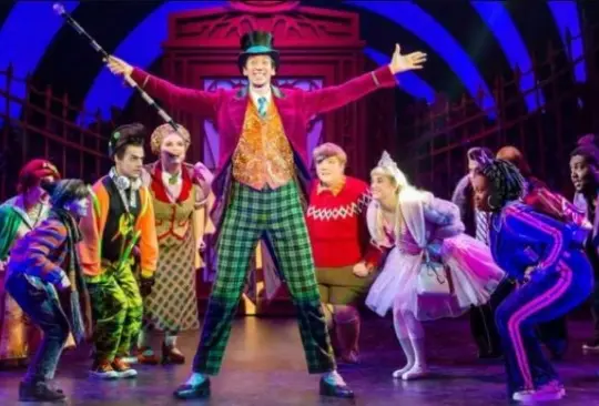 Es una producción de Broadway para México. Es una producción de Broadway para México.