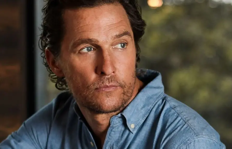 La esposa de Matthew McConaughey es 13 años menor que él.