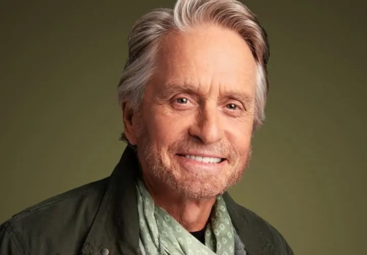 Su esposo Michael Douglas es 25 años mayor que la actriz.