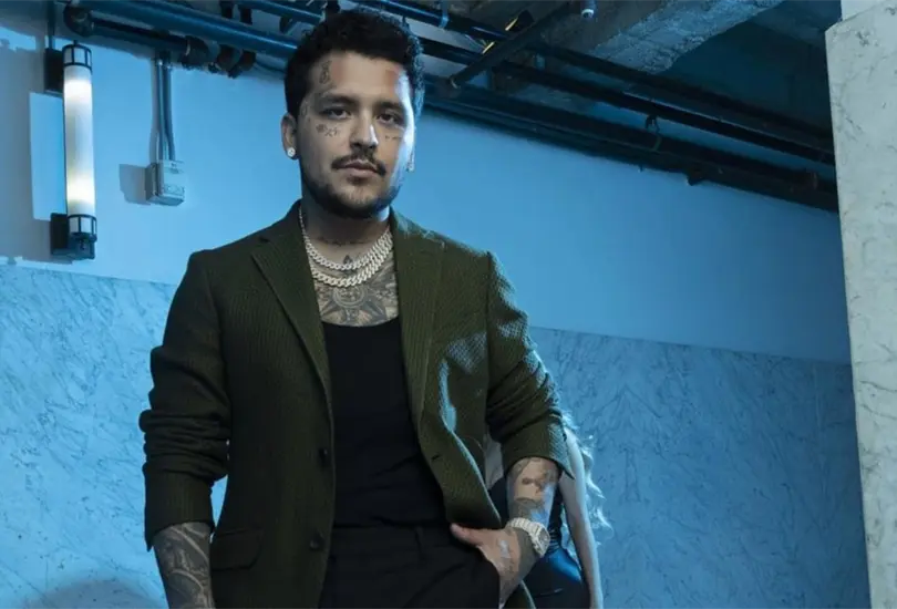 Christian Nodal pos&oacute; para la revista Playboy de Nueva Zelanda junto con la modelo Natalia L&oacute;pez.