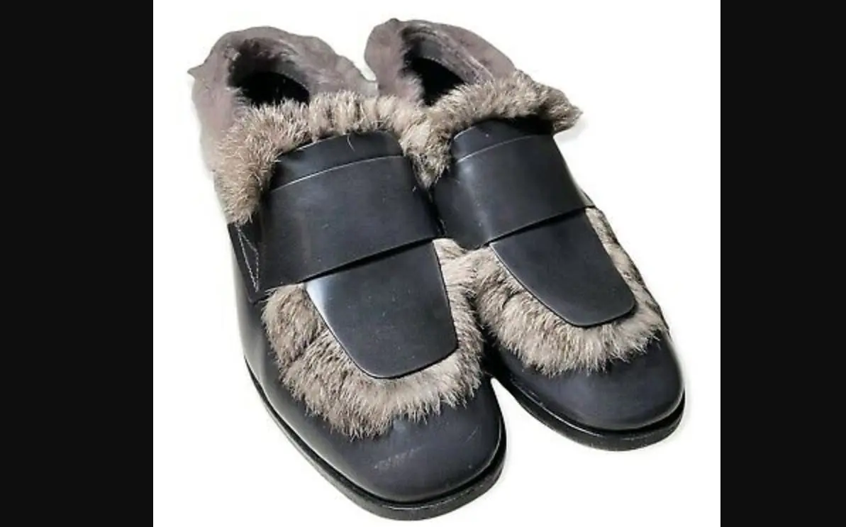 Algo parecido son los mocasines Jimmy Choo con piel de conejo que cuestan 950 d&oacute;lares.