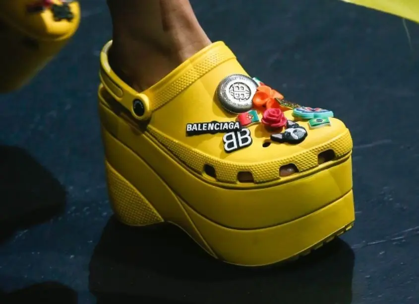 Los crocs de Balenciaga son uno de los peores dise&ntilde;os de la ic&oacute;nica firma.