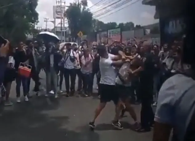 La polic&iacute;a tuvo que intervenir.
