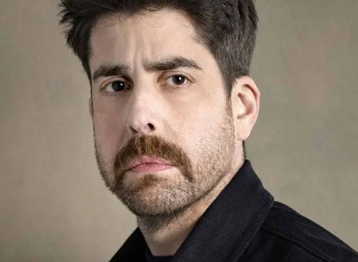 Era otro de los amigos de Ben y publicista de Warren, quien representaba art&iacute;culos deportivos y bebidas alcoh&oacute;licas.