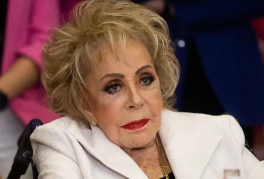 El hijo de Silvia Pinal asegura que su madre contin&uacute;a actuando para combatir la depresi&oacute;n