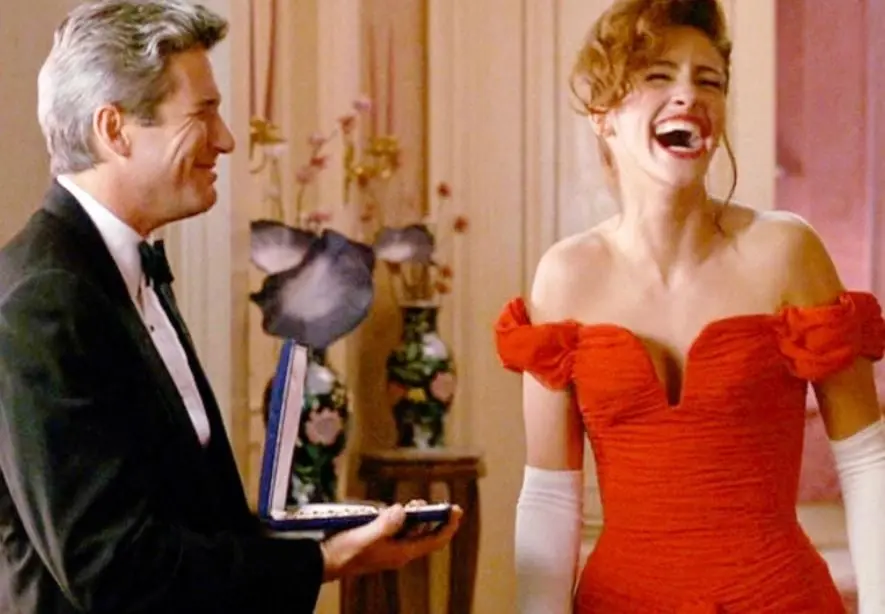 La escena donde Richard Gere cierra la caja del collar no estaba en el libreto, pero qued&oacute; tan bien que decidieron dejarla.