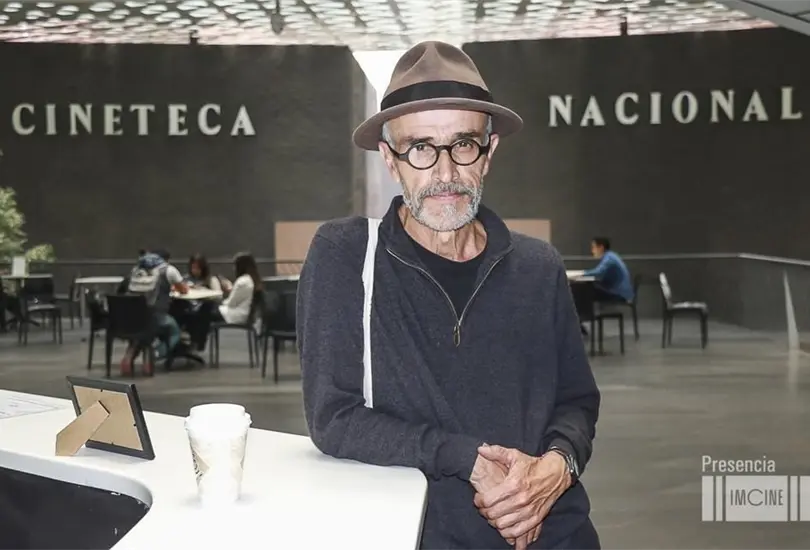 En un principio, diversos medios y cuentas de Twitter, informaron que el cineasta trabajaba como repartidor de Rappi, sin embargo, familiares y amigos desmintieron esta hip&oacute;tesis