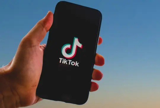 La madre alega que la influencia de TikTok fue la razón por la que su hija de 10 años perdiera la vida La madre alega que la influencia de TikTok fue la razón por la que su hija de 10 años perdiera la vida