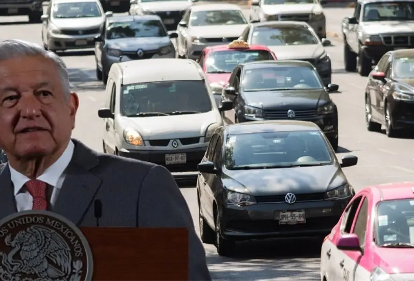 AMLO promete revisar nueva verificaci&oacute;n vehicular. 