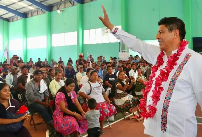 Un dia despu&eacute;s del debate, Salom&oacute;n Jara estuvo en la comunidad de Santa Cruz Zenzontepec.