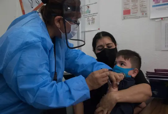 Ahora los ni&ntilde;os de 5 a&ntilde;os en adelante podr&aacute;n recibir una dosis de refuerzo de la vacuna contra el COVID-19. 