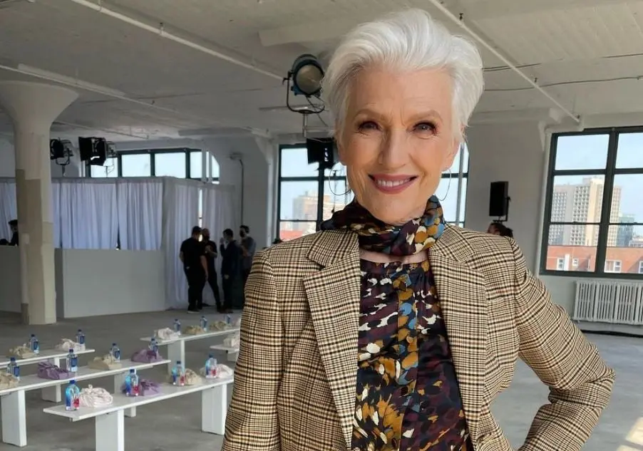 Tiene una hermana gemela llamada Kaye Haldeman, y tres hermanos m&aacute;s, Scott, Lynne, y Angkor Lee.