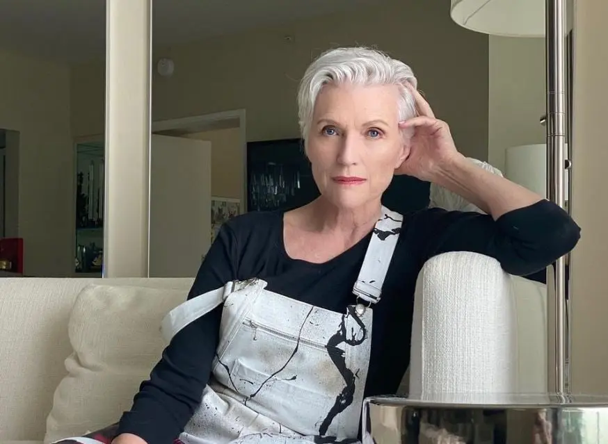 En 1989, Maye se fue a vivir con sus hijos a Canad&aacute;, pero cuando lleg&oacute;, not&oacute; que todos sus ahorros estaban bloqueados por su exmarido.