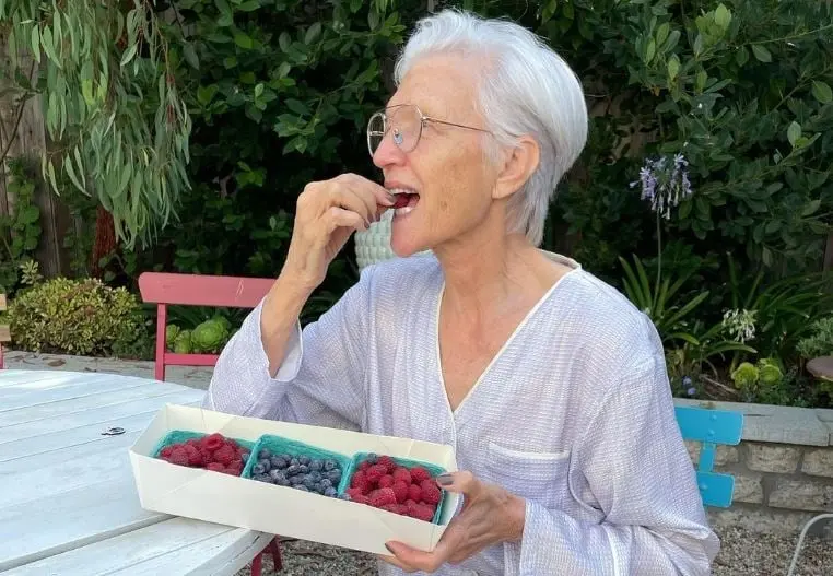 Trabaj&oacute; como investigadora en la Universidad de Toronto, e impart&iacute;a clases de nutrici&oacute;n y modelaje dos noches por semana. Sus hijos obtuvieron becas para poder estudiar en la universidad.