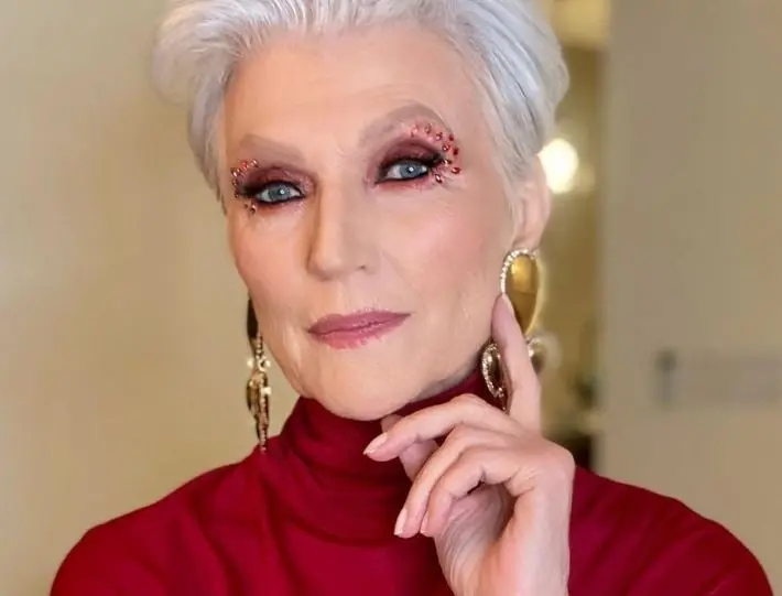 Les dio todos sus ahorros a sus hijos, quienes crearon Zip2, una empresa de mapas y comercio electr&oacute;nico, la cual vendieron m&aacute;s tarde a Compaq Computer por 300 millones de d&oacute;lares.