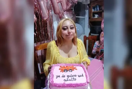 La joven subió una foto con su pastel de cumpleaños. 