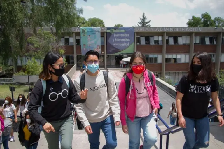 Estudiantes en México salen de sus actividades. Foto: Cuartoscuro.