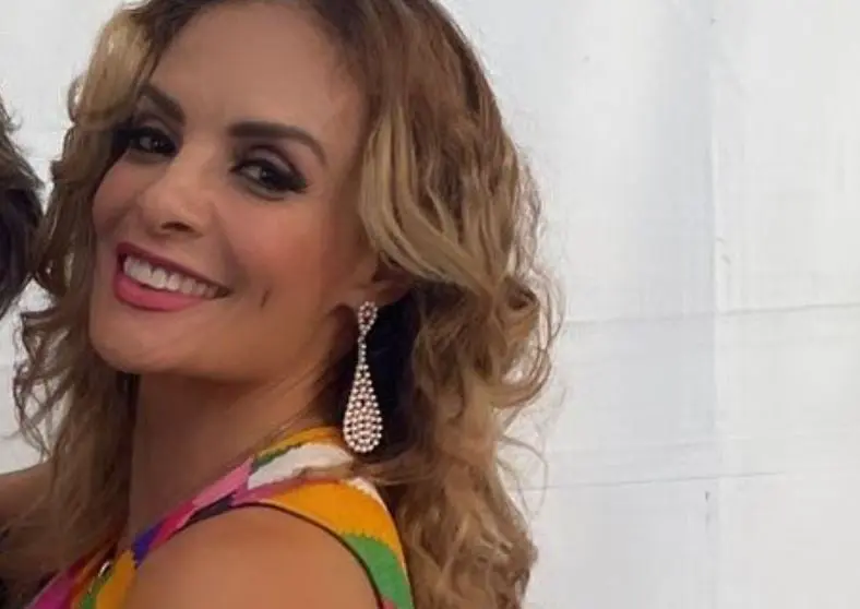 Ha participado en obras de teatro desde su salida del programa, como "Hoy no me puedo levantar".