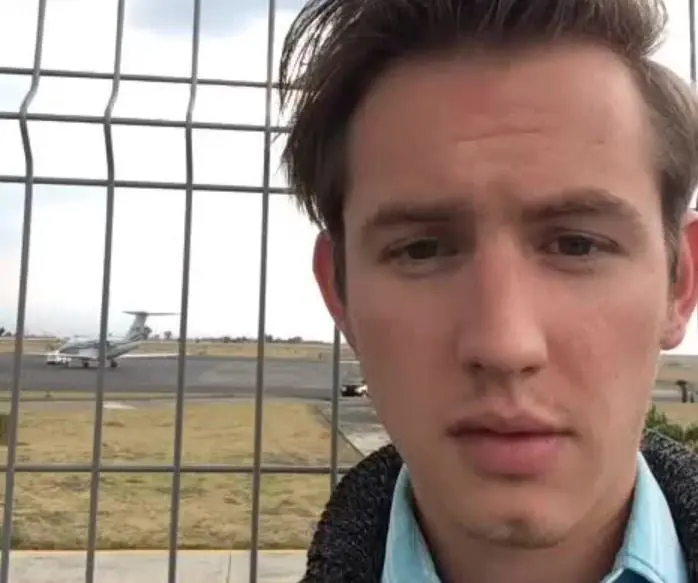 Era el hermano mayor de Valentina, era muy inteligente en la escuela.