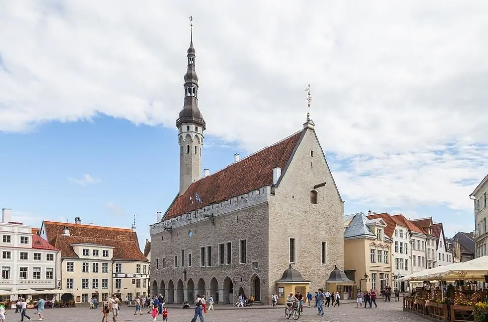 Duraci&oacute;n: Hasta 12 meses | Salario m&iacute;nimo requerido: 3 mil 504 euros | Costo por aplicaci&oacute;n en su consulado: de 80 a 100 euros | Solicitan: Seguro m&eacute;dico